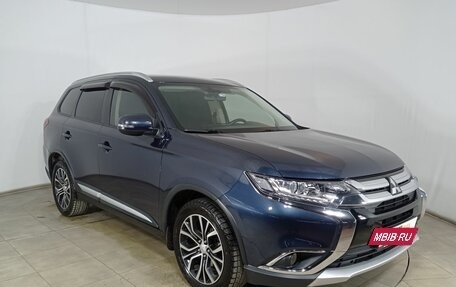 Mitsubishi Outlander III рестайлинг 3, 2018 год, 2 199 000 рублей, 3 фотография