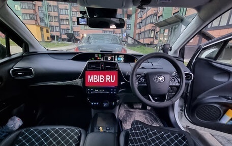 Toyota Prius IV XW50, 2019 год, 2 150 000 рублей, 9 фотография