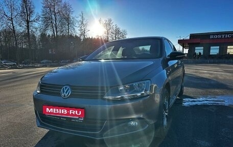 Volkswagen Jetta VI, 2014 год, 1 390 000 рублей, 2 фотография