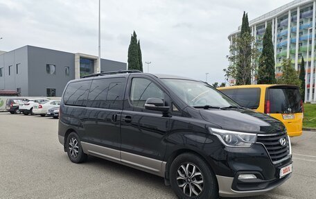 Hyundai H-1 II рестайлинг, 2018 год, 2 550 000 рублей, 3 фотография