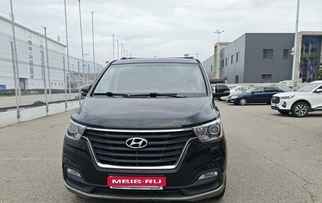 Hyundai H-1 II рестайлинг, 2018 год, 2 550 000 рублей, 4 фотография