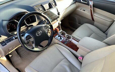 Toyota Highlander III, 2011 год, 1 645 000 рублей, 26 фотография