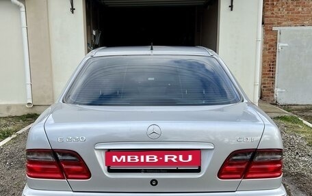 Mercedes-Benz E-Класс, 2000 год, 1 100 000 рублей, 2 фотография