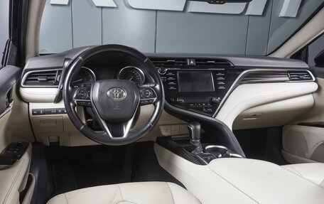 Toyota Camry, 2018 год, 2 870 000 рублей, 6 фотография