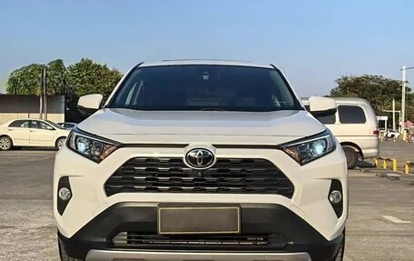 Toyota RAV4, 2021 год, 2 500 000 рублей, 3 фотография