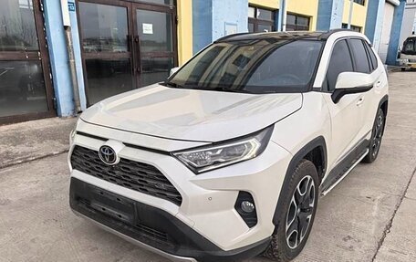 Toyota RAV4, 2021 год, 2 740 000 рублей, 3 фотография