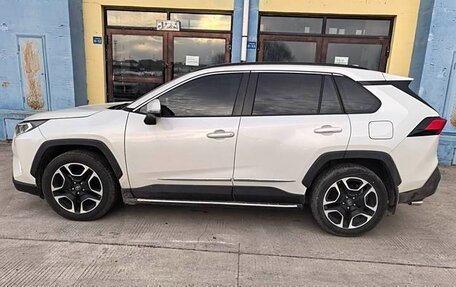 Toyota RAV4, 2021 год, 2 740 000 рублей, 4 фотография