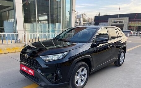 Toyota RAV4, 2024 год, 3 020 000 рублей, 2 фотография