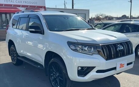 Toyota Land Cruiser Prado 150 рестайлинг 2, 2021 год, 4 390 000 рублей, 2 фотография