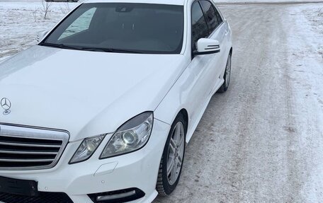 Mercedes-Benz E-Класс, 2012 год, 990 000 рублей, 2 фотография