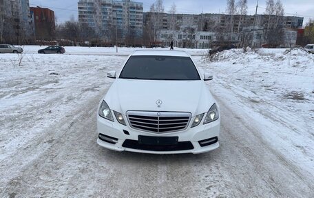 Mercedes-Benz E-Класс, 2012 год, 990 000 рублей, 3 фотография