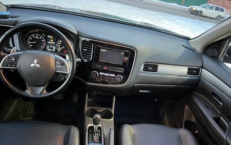 Mitsubishi Outlander III рестайлинг 3, 2013 год, 1 820 000 рублей, 13 фотография