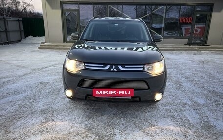 Mitsubishi Outlander III рестайлинг 3, 2013 год, 1 820 000 рублей, 3 фотография