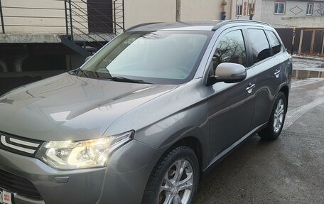 Mitsubishi Outlander III рестайлинг 3, 2012 год, 1 495 000 рублей, 4 фотография