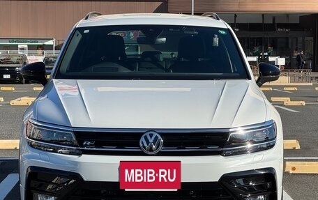 Volkswagen Tiguan II, 2020 год, 1 840 000 рублей, 2 фотография