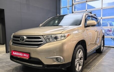 Toyota Highlander III, 2012 год, 1 979 000 рублей, 3 фотография