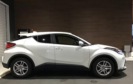 Toyota C-HR I рестайлинг, 2021 год, 1 680 015 рублей, 4 фотография