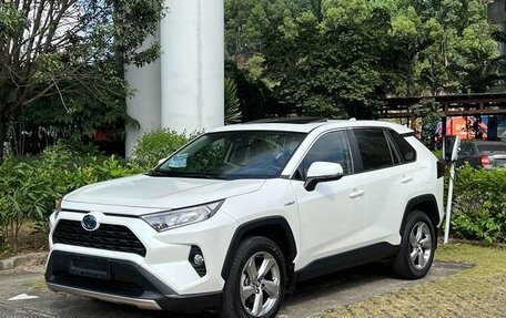 Toyota RAV4, 2021 год, 2 600 000 рублей, 3 фотография