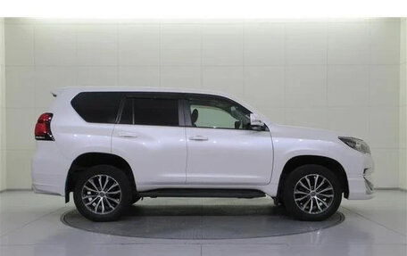 Toyota Land Cruiser Prado 150 рестайлинг 2, 2022 год, 3 967 000 рублей, 6 фотография