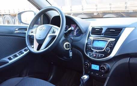 Hyundai Solaris II рестайлинг, 2012 год, 880 000 рублей, 10 фотография