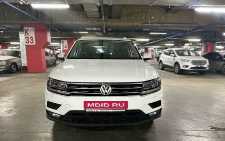 Volkswagen Tiguan II, 2018 год, 1 950 000 рублей, 2 фотография