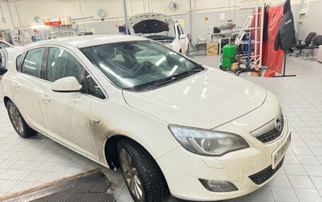 Opel Astra J, 2011 год, 815 000 рублей, 3 фотография