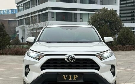 Toyota RAV4, 2021 год, 2 890 000 рублей, 2 фотография