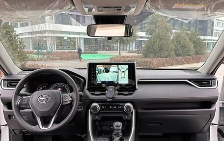 Toyota RAV4, 2021 год, 2 890 000 рублей, 8 фотография