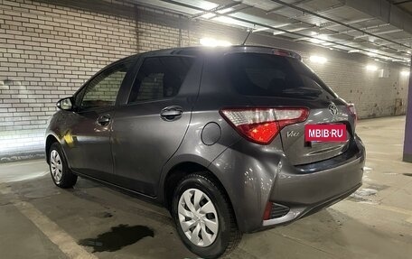 Toyota Vitz, 2019 год, 1 350 000 рублей, 6 фотография