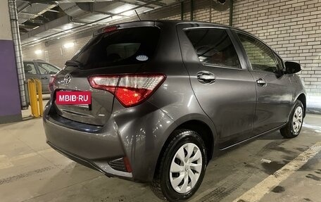 Toyota Vitz, 2019 год, 1 350 000 рублей, 4 фотография