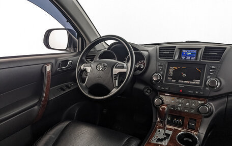 Toyota Highlander III, 2012 год, 2 650 000 рублей, 30 фотография