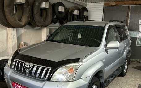 Toyota Land Cruiser Prado 120 рестайлинг, 2004 год, 2 200 000 рублей, 2 фотография