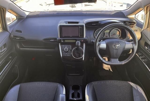 Toyota Wish II, 2012 год, 784 000 рублей, 8 фотография