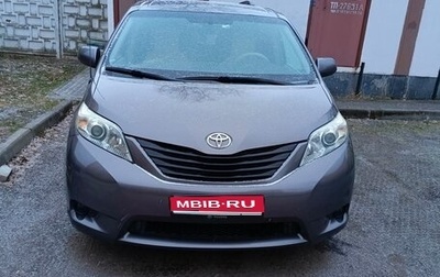 Toyota Sienna III, 2011 год, 2 000 000 рублей, 1 фотография