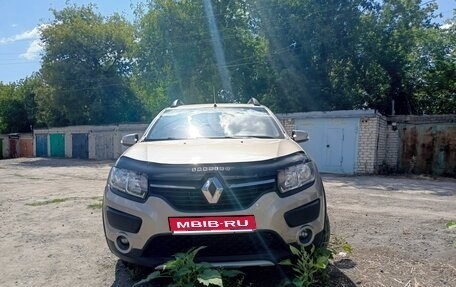 Renault Sandero II рестайлинг, 2015 год, 900 000 рублей, 1 фотография