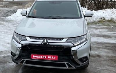 Mitsubishi Outlander III рестайлинг 3, 2021 год, 2 900 000 рублей, 1 фотография