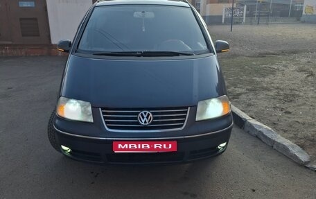 Volkswagen Sharan I рестайлинг, 2004 год, 810 000 рублей, 1 фотография