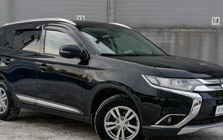 Mitsubishi Outlander III рестайлинг 3, 2018 год, 1 599 000 рублей, 3 фотография