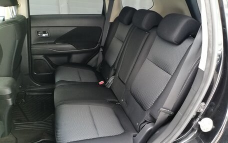 Mitsubishi Outlander III рестайлинг 3, 2018 год, 1 599 000 рублей, 11 фотография