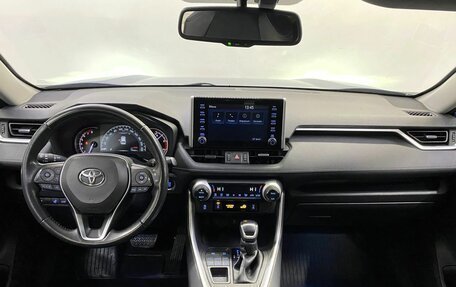 Toyota RAV4, 2021 год, 2 900 000 рублей, 7 фотография