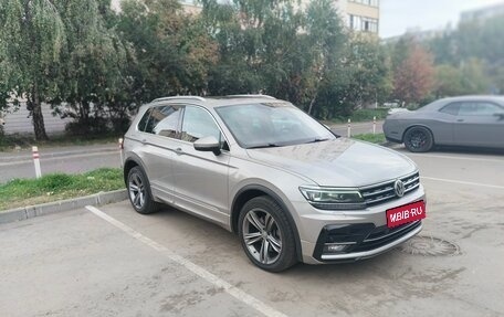 Volkswagen Tiguan II, 2018 год, 2 700 000 рублей, 1 фотография