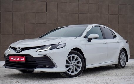 Toyota Camry, 2021 год, 3 299 000 рублей, 1 фотография