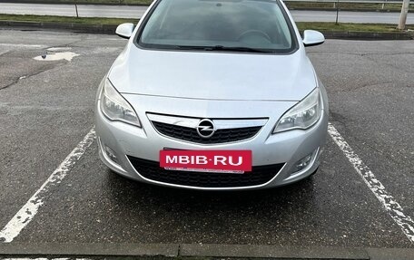 Opel Astra J, 2011 год, 825 000 рублей, 2 фотография