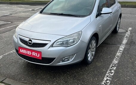 Opel Astra J, 2011 год, 825 000 рублей, 3 фотография