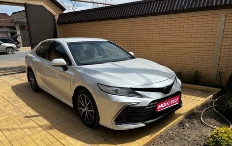 Toyota Camry, 2021 год, 3 620 000 рублей, 1 фотография