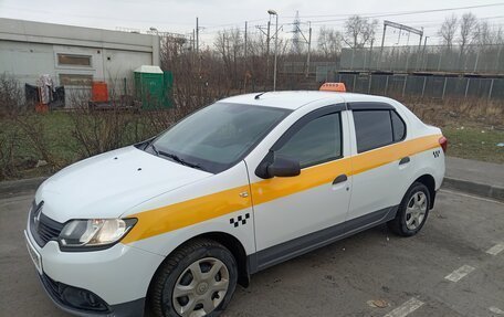 Renault Logan II, 2018 год, 700 000 рублей, 1 фотография