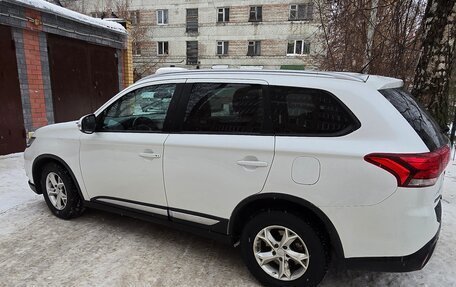 Mitsubishi Outlander III рестайлинг 3, 2016 год, 2 100 000 рублей, 1 фотография