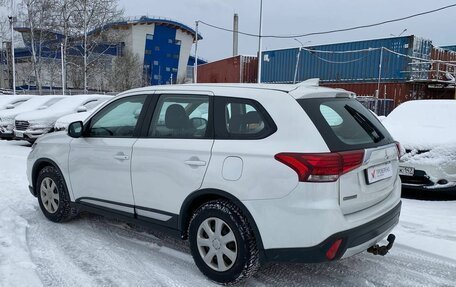 Mitsubishi Outlander III рестайлинг 3, 2017 год, 1 695 000 рублей, 6 фотография