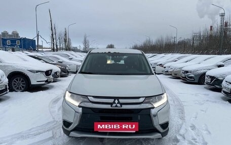 Mitsubishi Outlander III рестайлинг 3, 2017 год, 1 695 000 рублей, 2 фотография