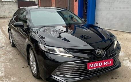 Toyota Camry, 2019 год, 3 198 000 рублей, 2 фотография